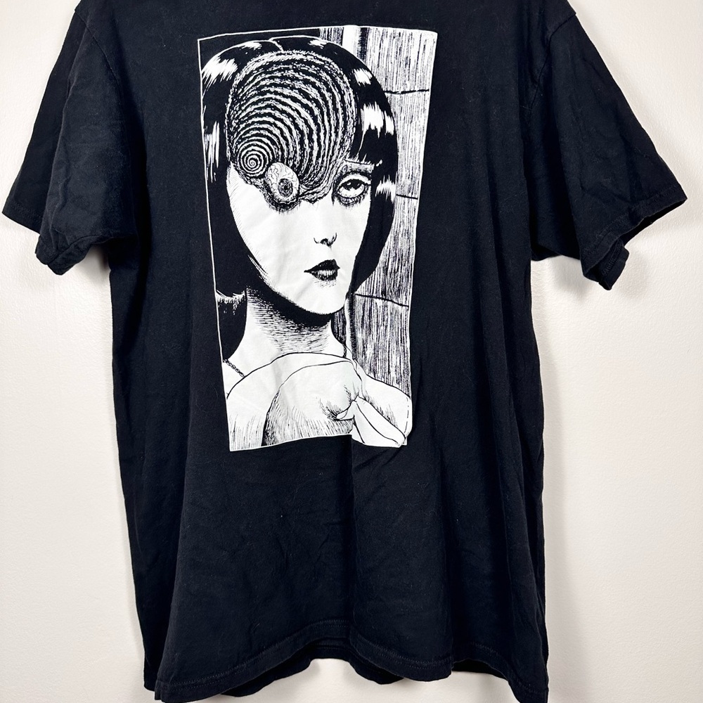 UZUMAKI Black Graphic T-Shirt with Artistic Design size XL
